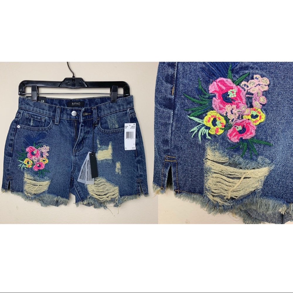 NWT BUFFALO Faith Short With Embroidery
